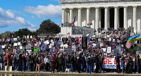 ට්‍රම්ප් ගේ ප්‍රතිපත්තිවලට ඇමරිකාවේ විරෝධතා
